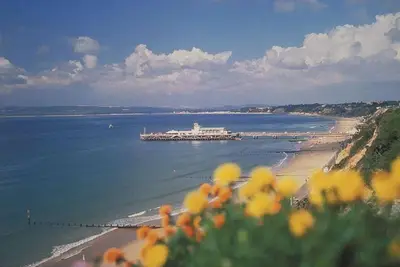 Image de Bournecoast: Chalet Bungalow Avec Grand Patio Donnant Sur La Plage De Sable-Hb2656