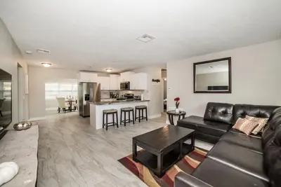 Image de Entièrement meublé avec tous les services publics