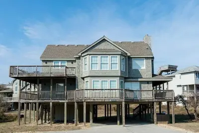 Les navires de 3 chambres regardent la maison à seulement 325 pieds de l'accès à la plage