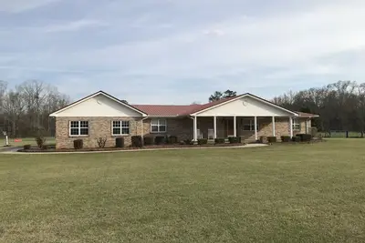 Image de Spacious Country Ranch Home. 25 Private Acres All to Yourself.