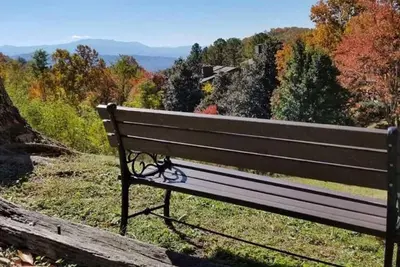 Image de Sérénité au sommet de Old Smoky. près de Dollywood.