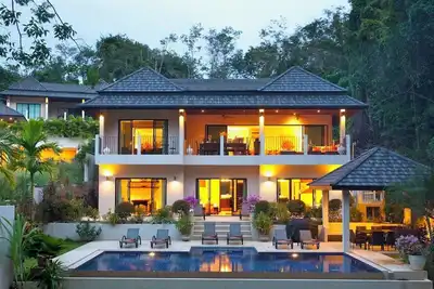 Image de Villa de luxe avec piscine pouvant accueillir jusqu'à 19 personnes dans 8 chambres à proximité de la plage