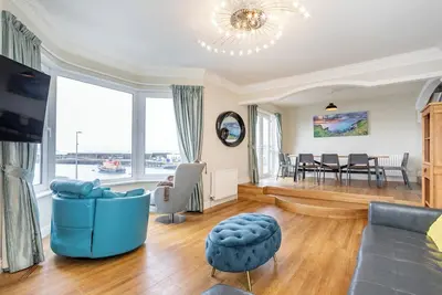 Image de Portrush Harbour (Kerr St) maison de ville. 19 personnes.