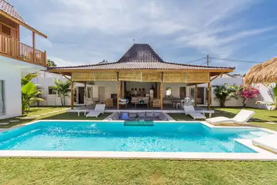Image de Villa architecturale exquise avec piscine extérieure