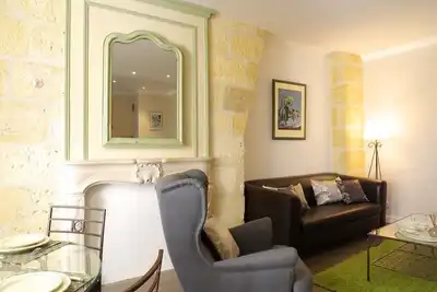 Image de Pey Berland - Appartement 1 chambre plein centre (3e étage sans ascenseur)