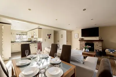 Image de Perdrix cottage, luxueux chalet 5 étoiles pour six personnes avec poêle à bois dans une belle campagne
