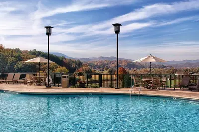 Image de Spacieux complexe familial proche du Titanic Museum et de Dollywood avec 4 piscines d'eau de mer