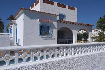 Image de Charmante villa, à 100m de la mer, piscine privée, calme