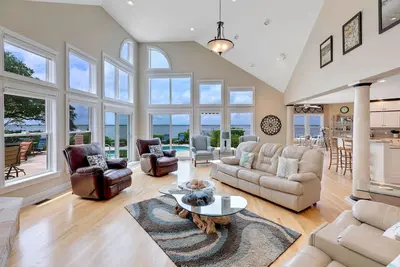 Escapade sonore: Piscine privée, Sound-front, Ascenseur