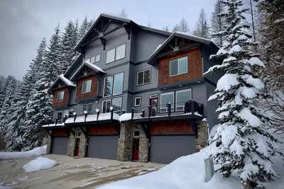 Image de Condo Schweitzer Mountain avec bain à remous privé et garage pour 2 voitures