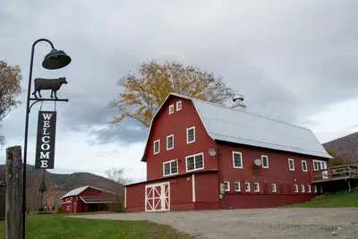 Image de Cow Barn converti en une belle maison spacieuse.