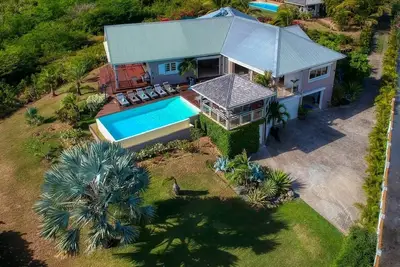 Image de Villa Eleuthera 5*, vues Mer, iles et montagne à sainte Anne en Guadeloupe