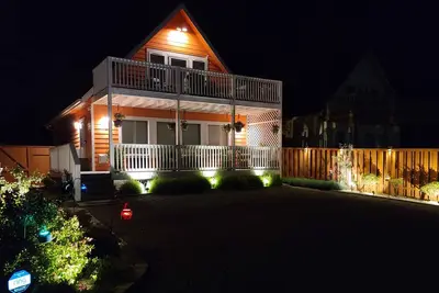 Image de Sunkissed: grands ponts face à la mer, animaux domestiques, bluff-top moderne et lumineux