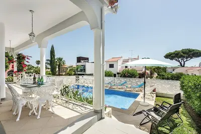 Image de Charming Villa With Private Pool in Vibrant Vilamoura, Free Ac and Wifi