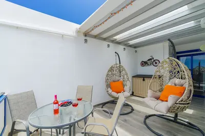 Image de Villa de 3 chambres, 2 salles de bains, vue sur la mer, Los Colorados, Playa Blanca, Wifi