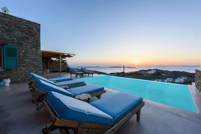 Image de My Rental Homes - Villa Joy with sea view, pool equipped with sunbeds and patio
