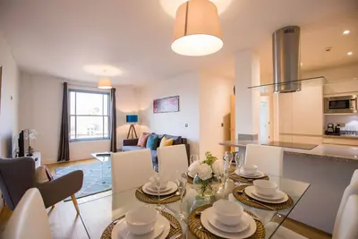 Image de Appartement spacieux de luxe, parking sécurisé à seulement 8 minutes à pied du château de Windsor