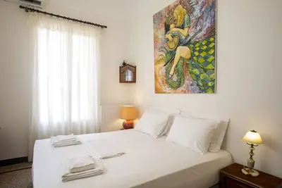 Image de Belle deux chambres / 2 salles de bain dans le centre d’Athènes. Jardin sur le toit.