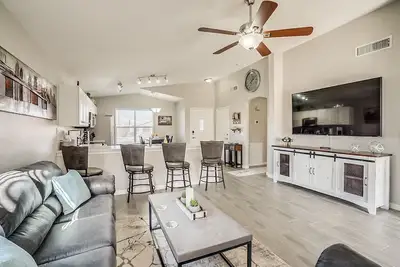 Image de BIENTÔT Disponible! 1 Mars 2020! Magnifique Maison Nouvellement Mise À Jour Dans Gated 55+ Golf Comm.