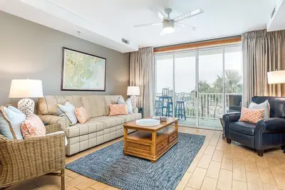 Image de Ocean View Condo Surplombant piscines du complexe et de la plage, balcon privé, Animaux acceptés