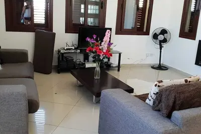 Image de 4 chambres, piscine privée, villa avec vue magnifique sur la mer.