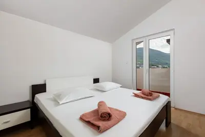 Image de L'appartement est situé à 5 minutes à pied de la plage et avec une belle vue sur la montagne.