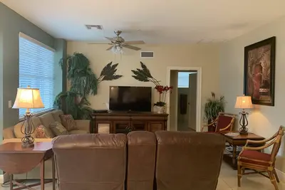 Image de Magnifique condo, sur la rue St. Lucie River. Vous pouvez marcher jusqu'au centre-ville de Stuart.