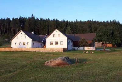 Image de Une ferme dans un endroit isolé!
