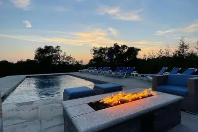 Image de Tout nouvel intérieur pour 2020. Marchez jusqu'à la ville. Idéal pour les grands groupes.