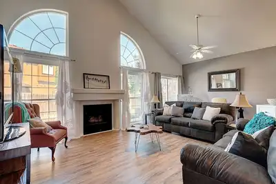 Image de Nouveau! ! Belle maison au coeur de Meridian