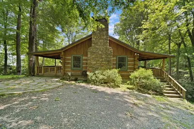 Image de Natures Call - Cabane en rondins de Creekside avec foyer au bois!