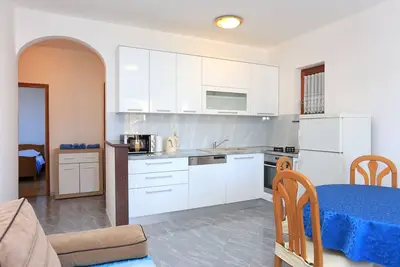 Image de Appartement d'une chambre avec la terrasse et la vue sur le mer Baie Ostricka luka, Rogoznica (A-17086-a)