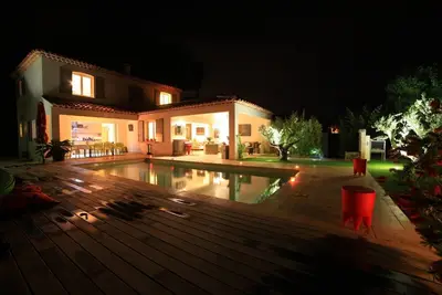 Image de villa design  terrasses piscine 8X4m