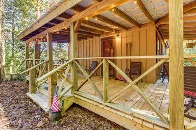 Image de Maison de campagne pittoresque avec poêle à bois, porche et foyer meublés!
