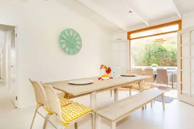 Image de 100 mètres de la plage, cafés 4 min à pied, ac, pas besoin de voiture