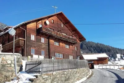 Ancienne ferme (1600m d'altitude) dans un endroit calme sur le versant ensoleillé de la vallée de Paznaun