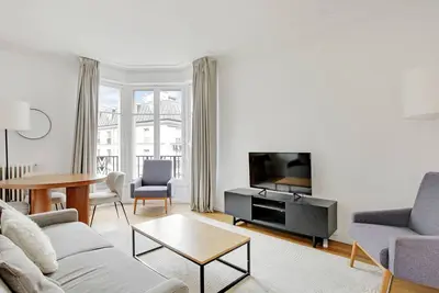 Image de A Superb 2-Bdr in St Michel / Notre Dame