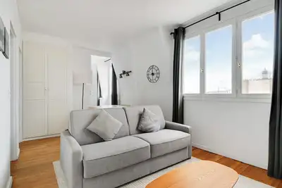 Image de A Great 1-Bdr with view on Notre Dame!