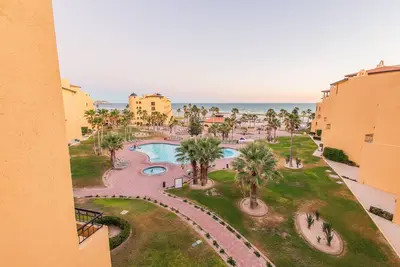 Image de Princesa de Penasco C-402 (2Bedroom-2Bathroom) par Fmi Rentals