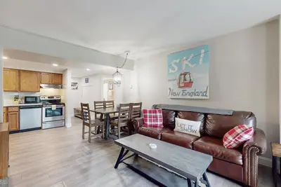 Image de Condo de villégiature avec piscines saisonnières communes, bain à remous, salle de sport, barbecue au gaz - à proximité des pistes de ski