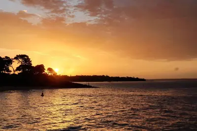 Image de Island Escape - Garez la voiture et marchez vers tout
