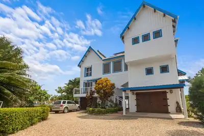 Image de Maison en bord de mer avec terrasse et piscine privées, kayaks - superbes vues et quartier calme