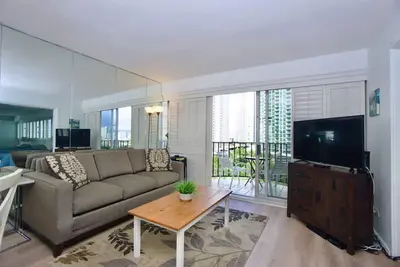 Image de Location de vacances 2 chambres / 1 salle de bain à Waikiki; 7 couchages!