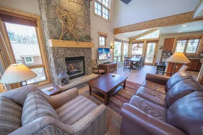 Image de High End Townhome! Clubhouse avec bains à remous et piscine chauffée