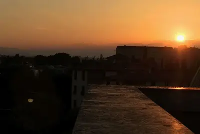 Image de Confortable appartement indépendant. parfait pour les séjours de moyenne durée et les voyages d'affaires