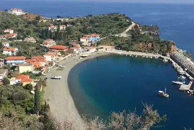 Image de Zorba's house, belle maison spacieuse et indépendante dans petit port de pêche.