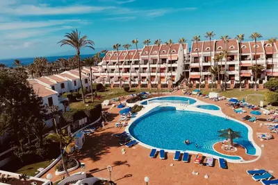 Image de Appartement en duplex avec une vue incroyable sur la mer et la montagne, piscine chauffée