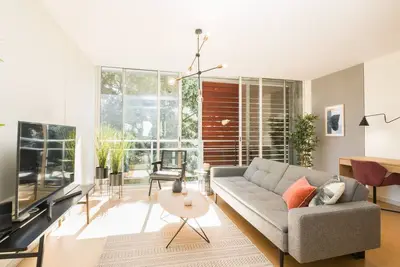 Image de HomeForGuest  Appartement mansardé design, parking gratuit