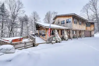 Image de Maison de montagne familiale avec bain à remous privé et tennis de table - Près des pistes de ski