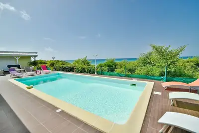 Image de Lantana, villa très agréable avec vue mer et piscine
